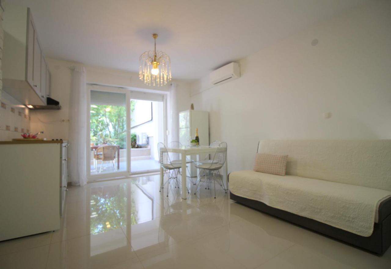 Modern Apartment Zen With Private Garden Poreč Eksteriør bilde
