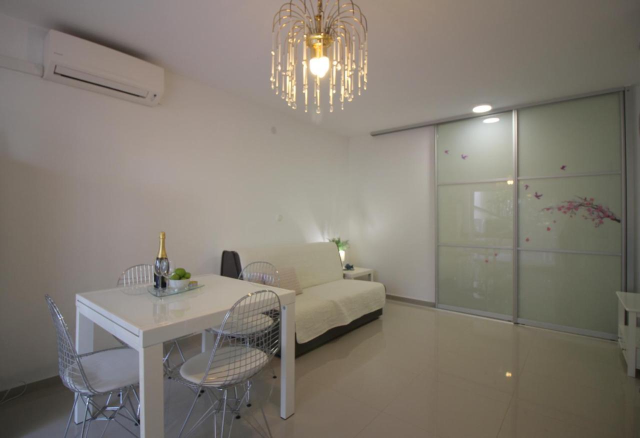 Modern Apartment Zen With Private Garden Poreč Eksteriør bilde
