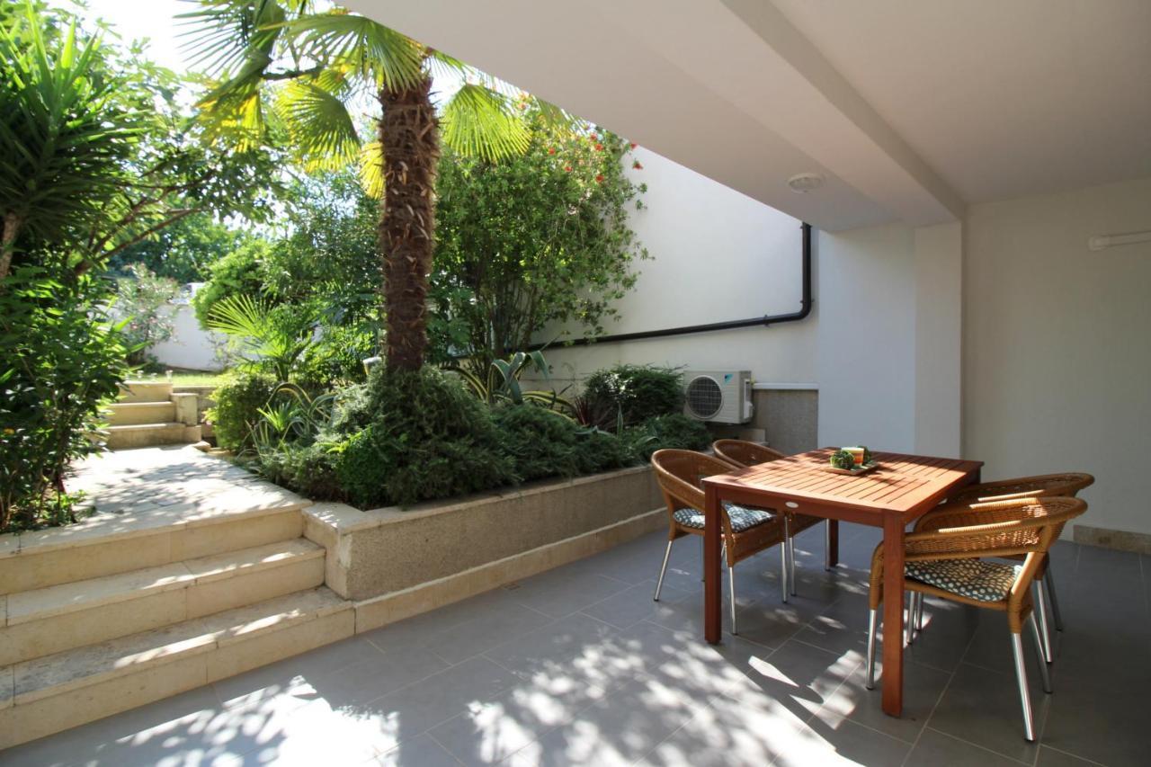 Modern Apartment Zen With Private Garden Poreč Eksteriør bilde