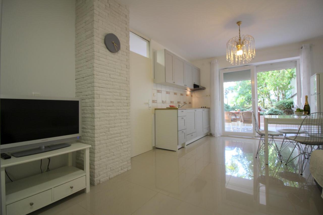 Modern Apartment Zen With Private Garden Poreč Eksteriør bilde