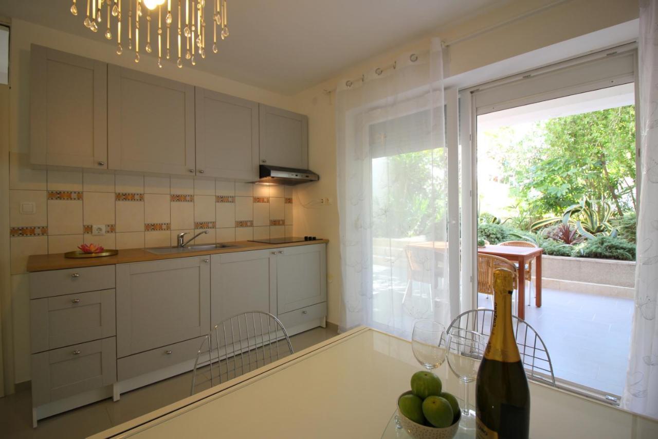Modern Apartment Zen With Private Garden Poreč Eksteriør bilde