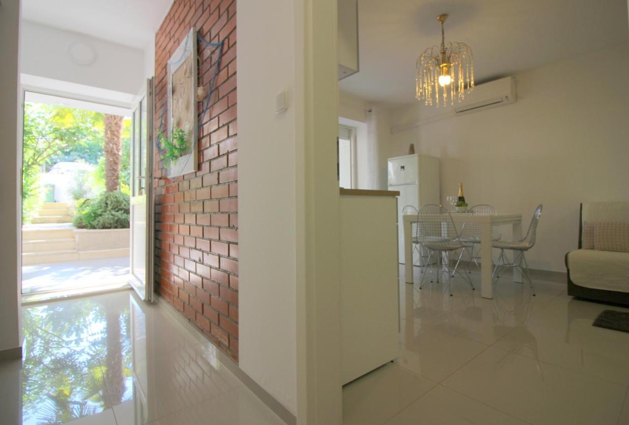Modern Apartment Zen With Private Garden Poreč Eksteriør bilde