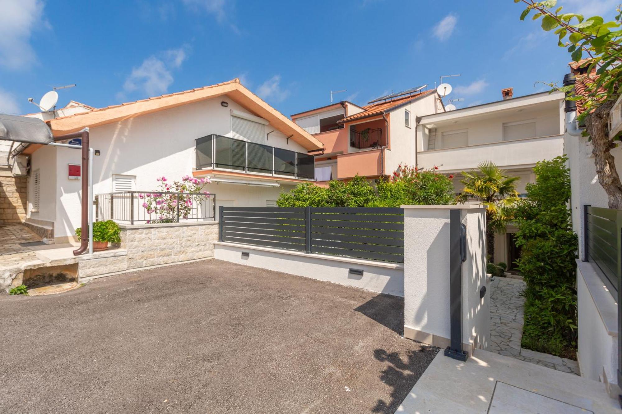 Modern Apartment Zen With Private Garden Poreč Eksteriør bilde